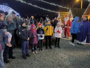 Paljenje prve adventske svijeće u Fužinama