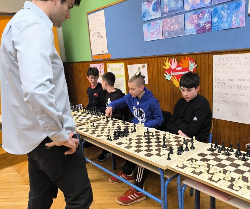 Simultanka sa šahovskim velemajstorom